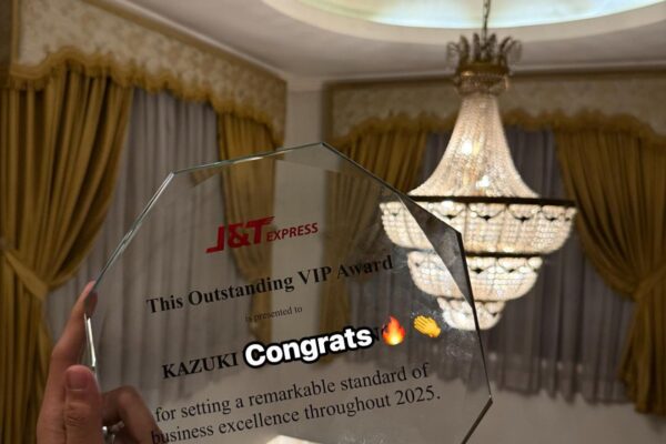 Fernando Hicban Jr, Mark Anthony Hicban, and Ken Hicban II receiving the J&T Express Outstanding VIP Award 2025